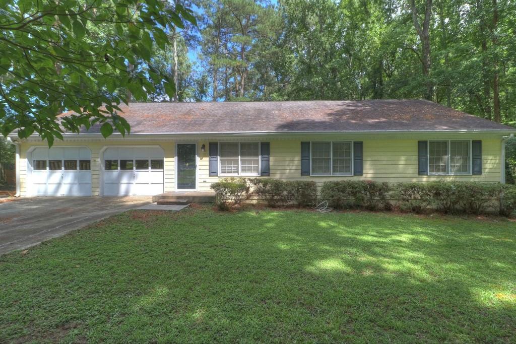 2105 Chaparral Dr., Snellville, GA 30078