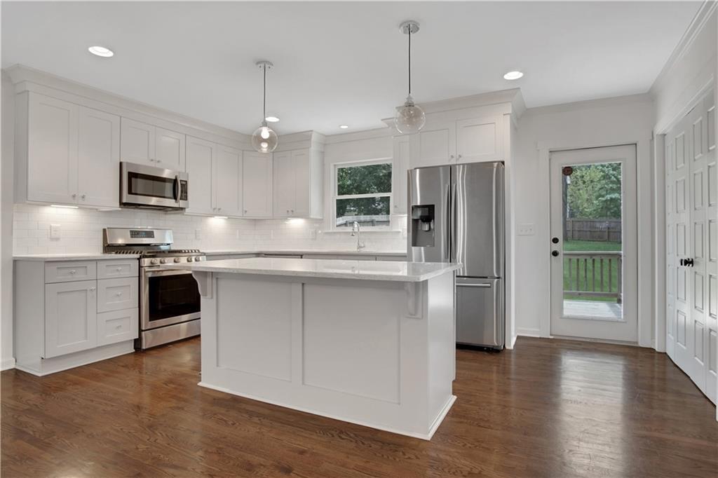 1525 Deerwood Dr., Decatur, GA 30030