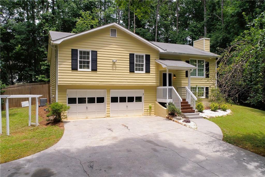127 Angela Ln., Dallas, GA 30132