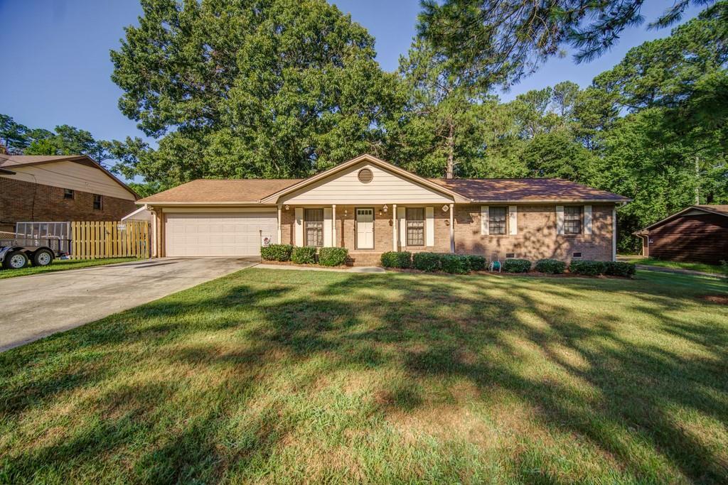 40 Fairfield Dr., Ellenwood, GA 30294