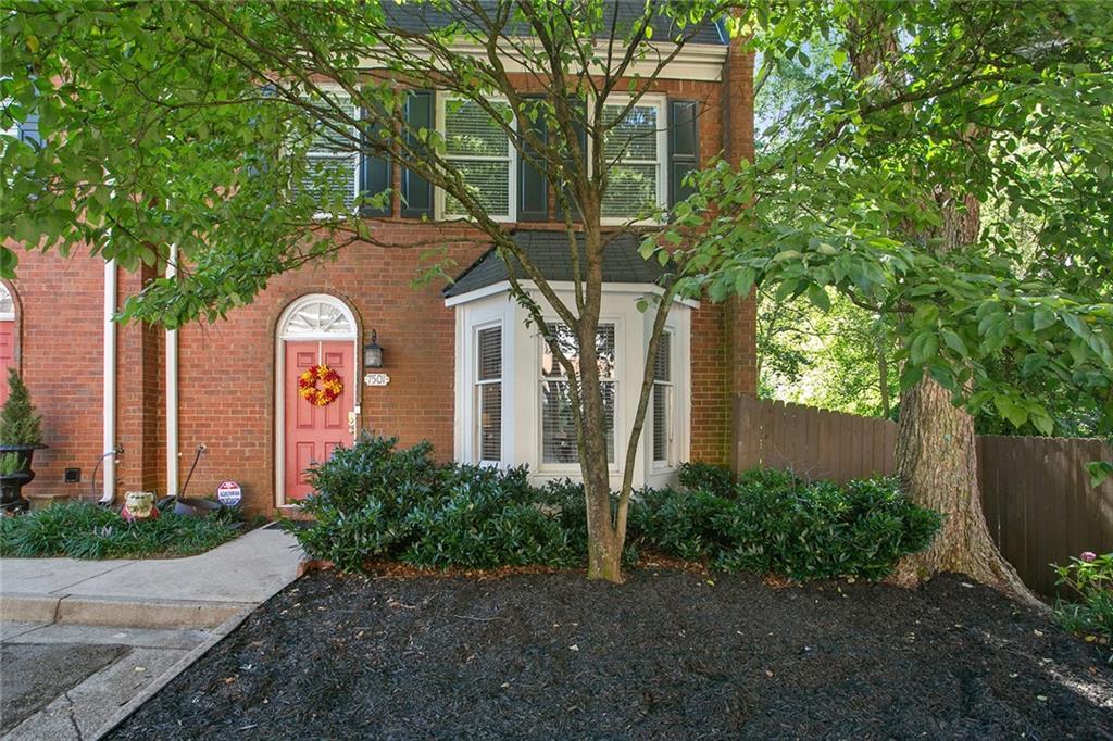 7501 Saint Charles Sq. #10, Roswell, GA 30075