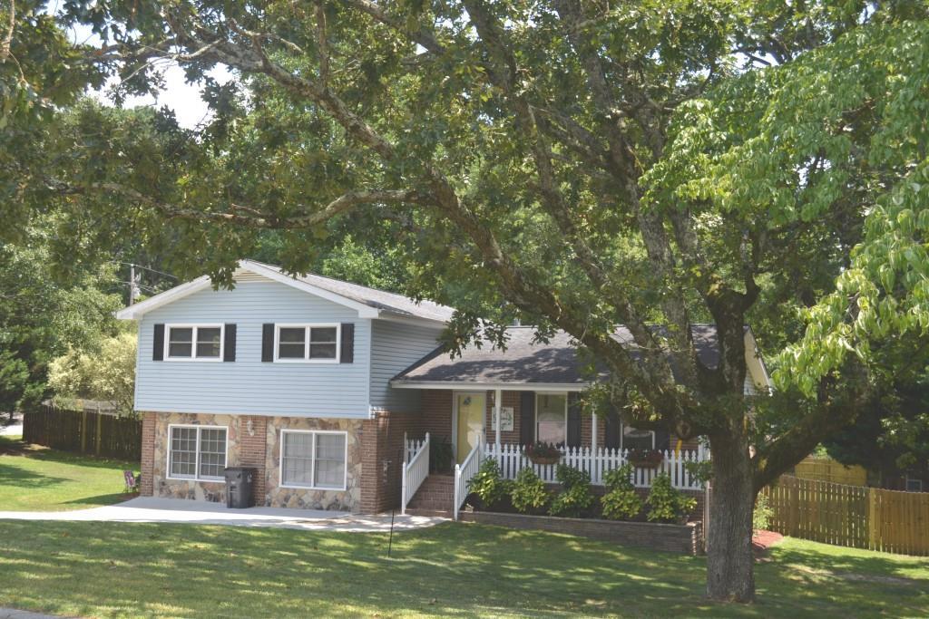 2756 Hickory Cir., Snellville, GA 30078