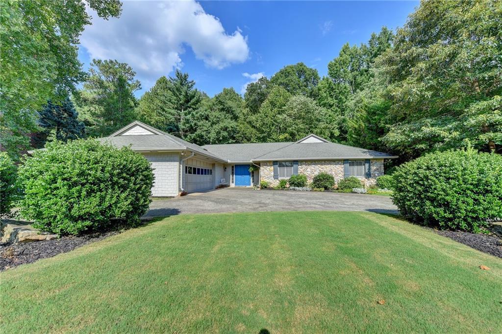 910 Oakhaven Dr., Roswell, GA 30075
