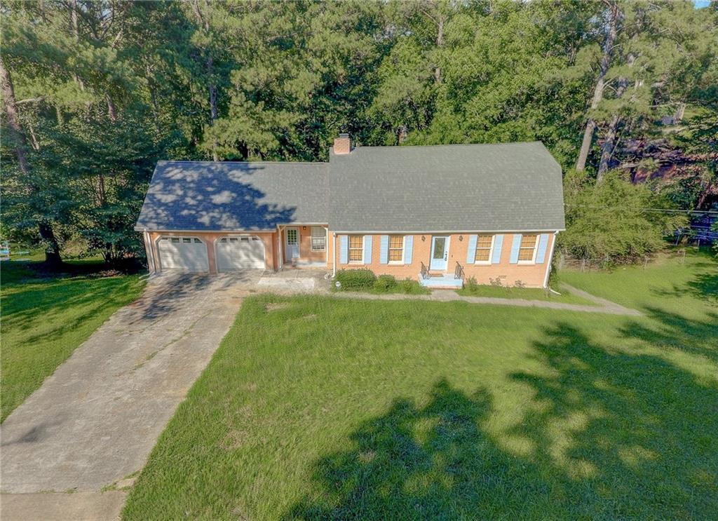 4656 Tara Woods Dr., Ellenwood, GA 30294