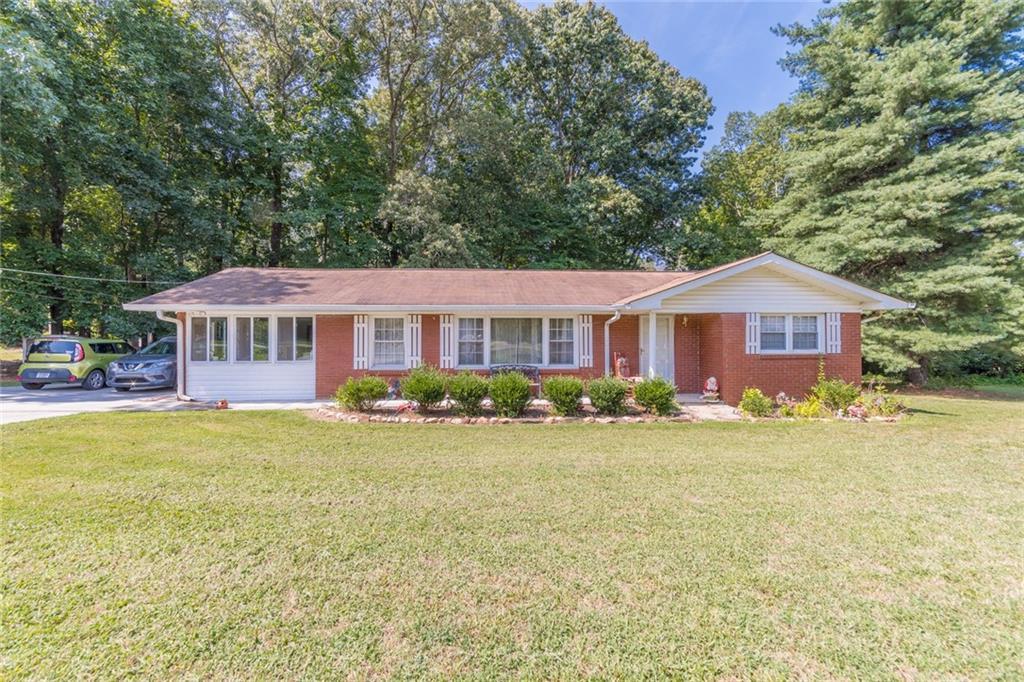 6707 Woodstock Rd., Acworth, GA 30102