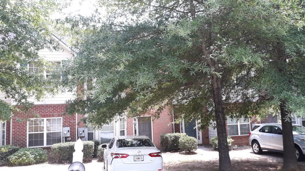 394 Brookview Dr., Riverdale, GA 30274