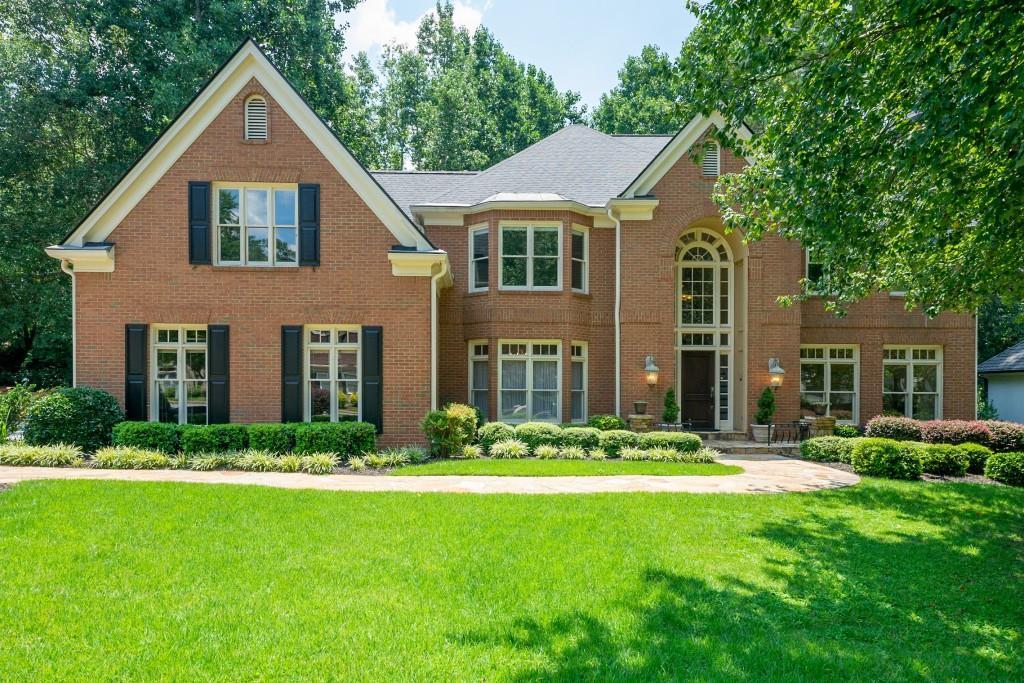 135 Grogans Lake Dr., Sandy Springs, GA 30350
