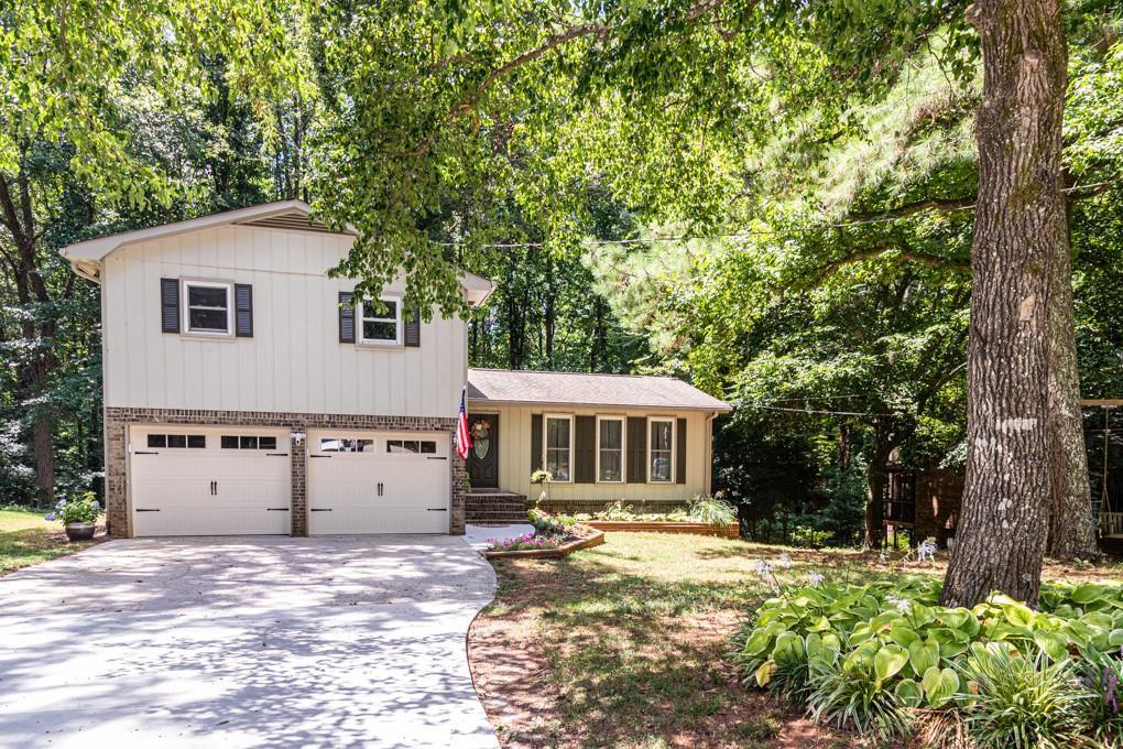 327 W Wind Dr., Lilburn, GA 30047