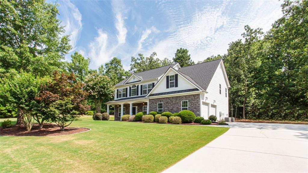 1194 Woodmere Dr., Loganville, GA 30052
