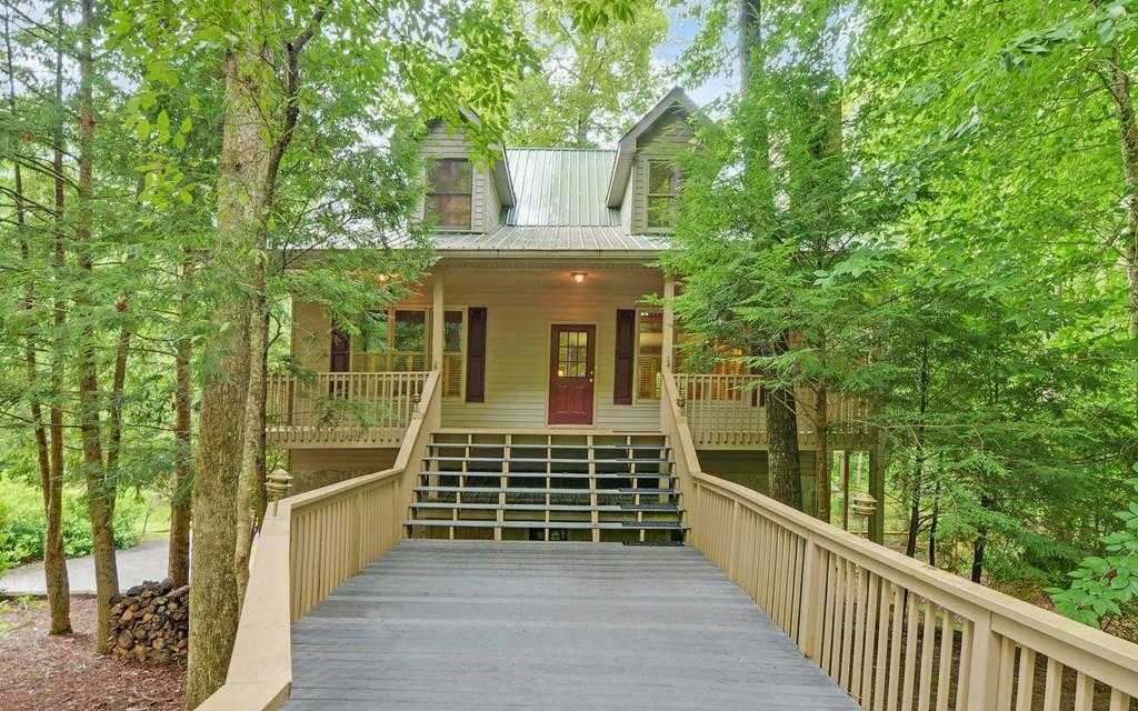 1060 Golden Ave., Dahlonega, GA 30533
