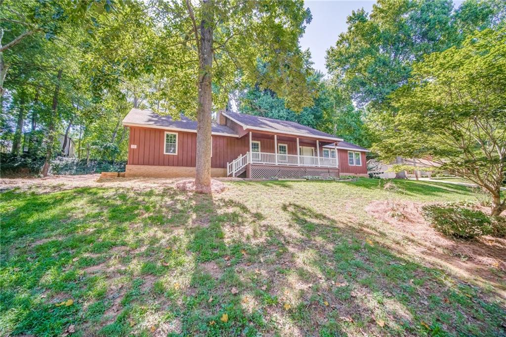 5102 Nichols Ct., Flowery Branch, GA 30542