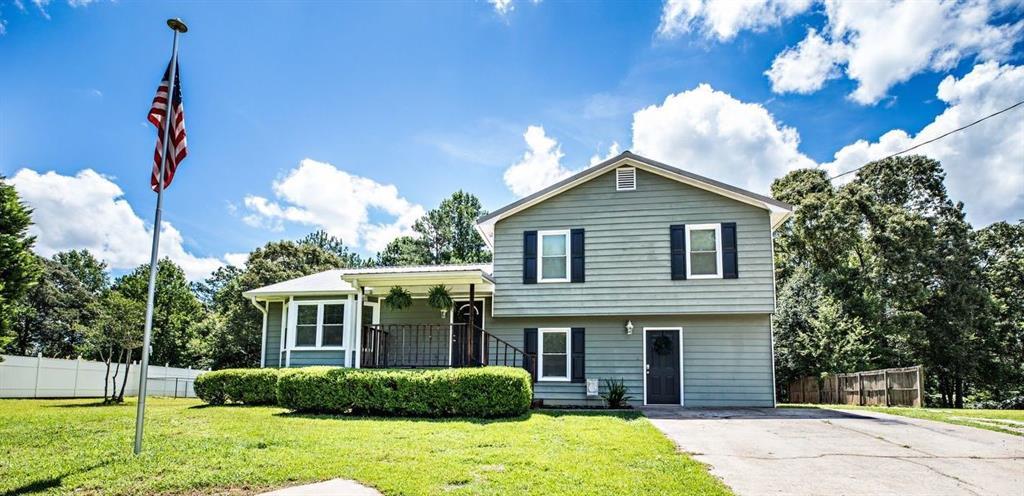 93 Church Ln., Whitesburg, GA 30185