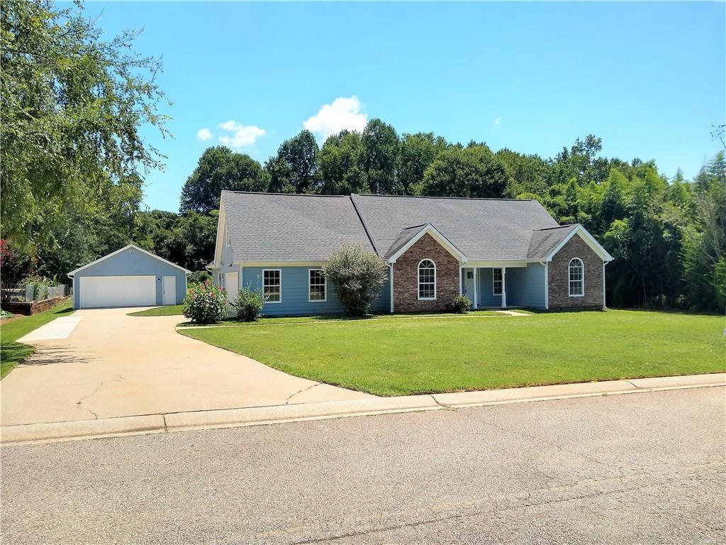 93 Mcever Ln., Hoschton, GA 30548