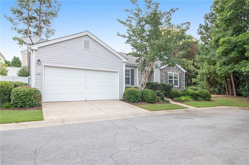 1237 W Oaks Way, Woodstock, GA 30188