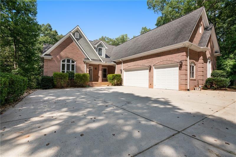 592 Primrose Ln., Pendergrass, GA 30567