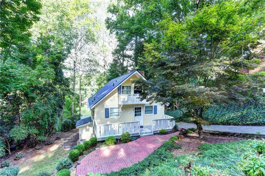 214 Lakeshore Dr., Berkeley Lake, GA 30096