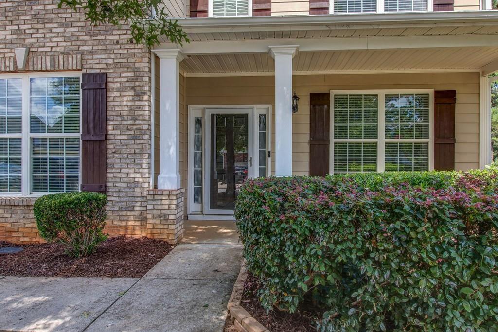 902 Lakeside Ct., Loganville, GA 30052