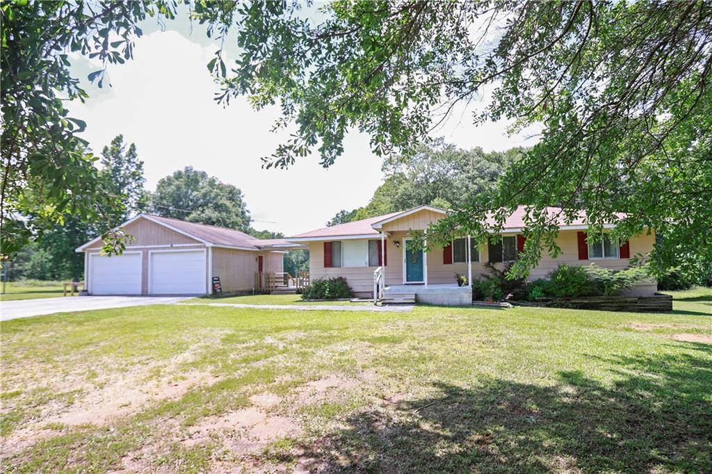 695 Prickett Rd., Douglasville, GA 30134