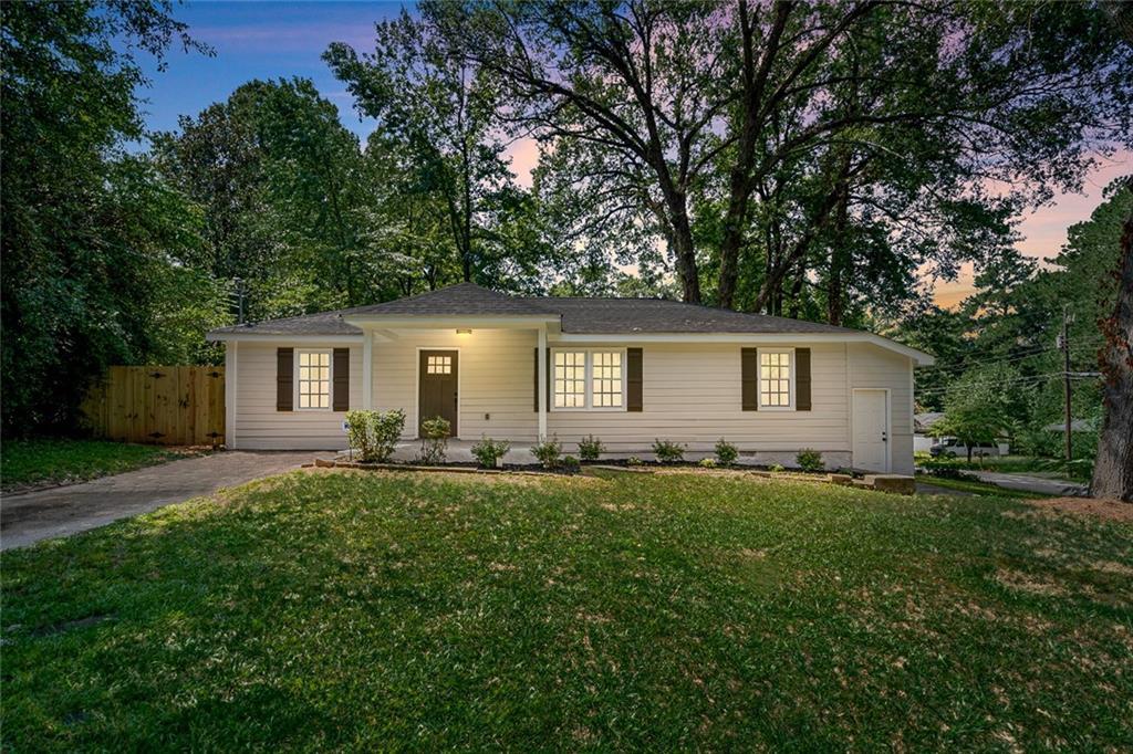 1583 Bridgeport Dr., Atlanta, GA 30318