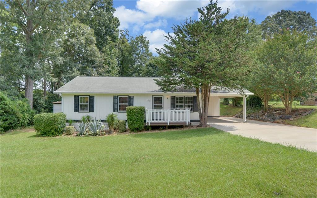 3222 Apache Cir., Oakwood, GA 30566