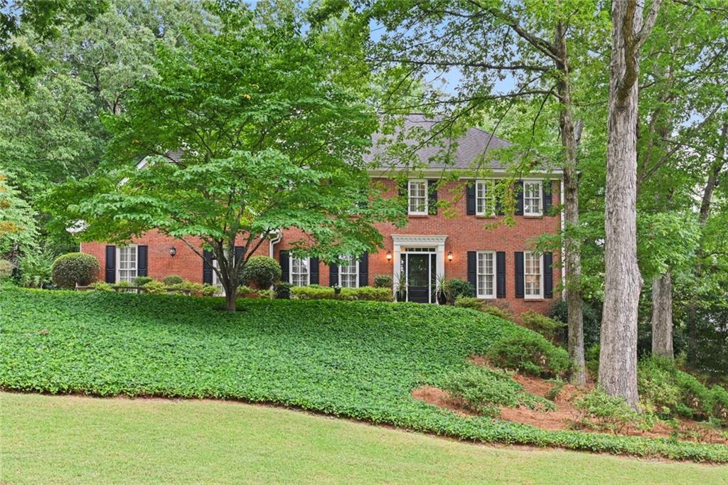 8565 Haven Wood Tr., Roswell, GA 30076
