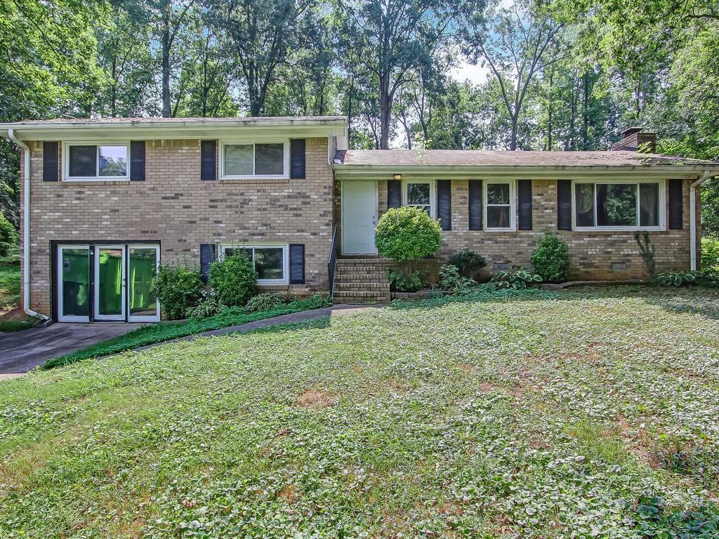 5552 Forest Dr., Acworth, GA 30102