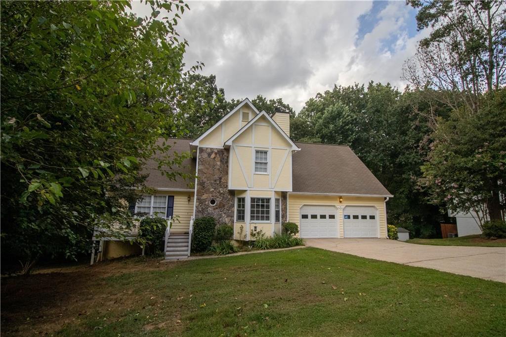 91 Chantilly Ln., Lawrenceville, GA 30043