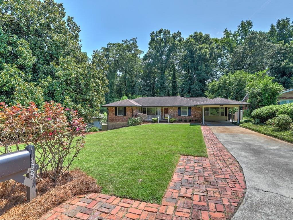 1425 Lively Ridge Rd., Atlanta, GA 30329