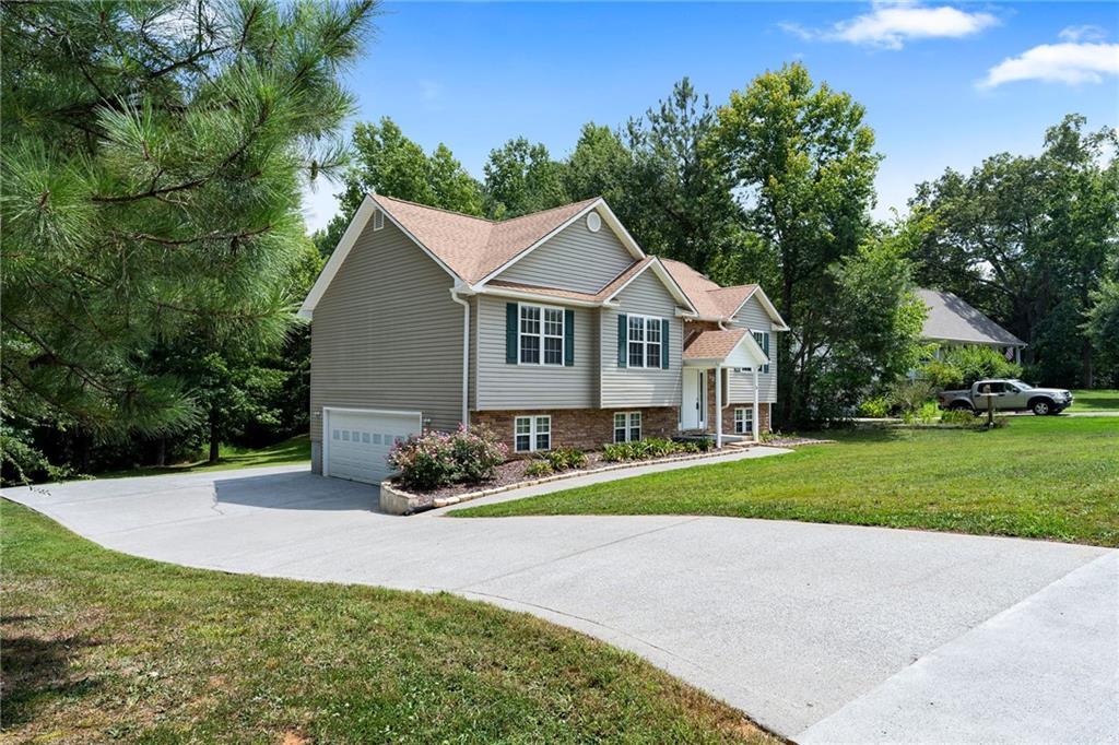 8 Pleasant Run Dr., Adairsville, GA 30103