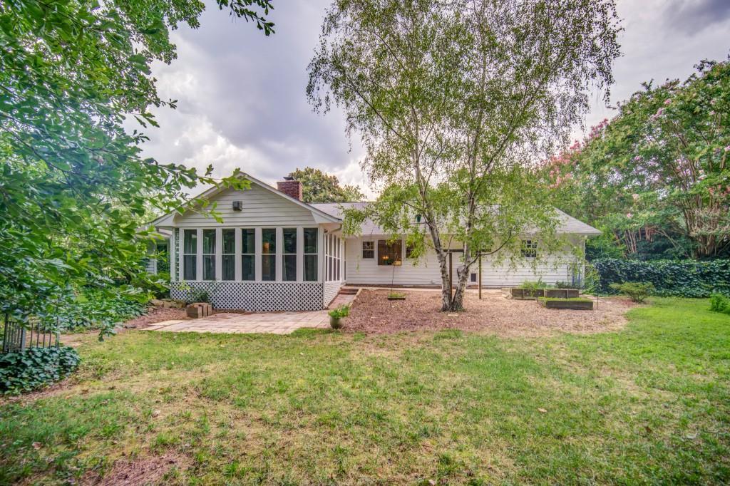 210 Thistlewood Ln., Roswell, GA 30075