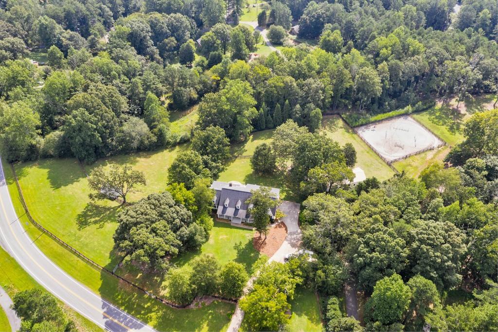 616 Mountain Rd., Woodstock, GA 30188