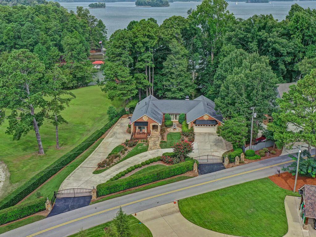 6095 Jim Crow Rd., Flowery Branch, GA 30542