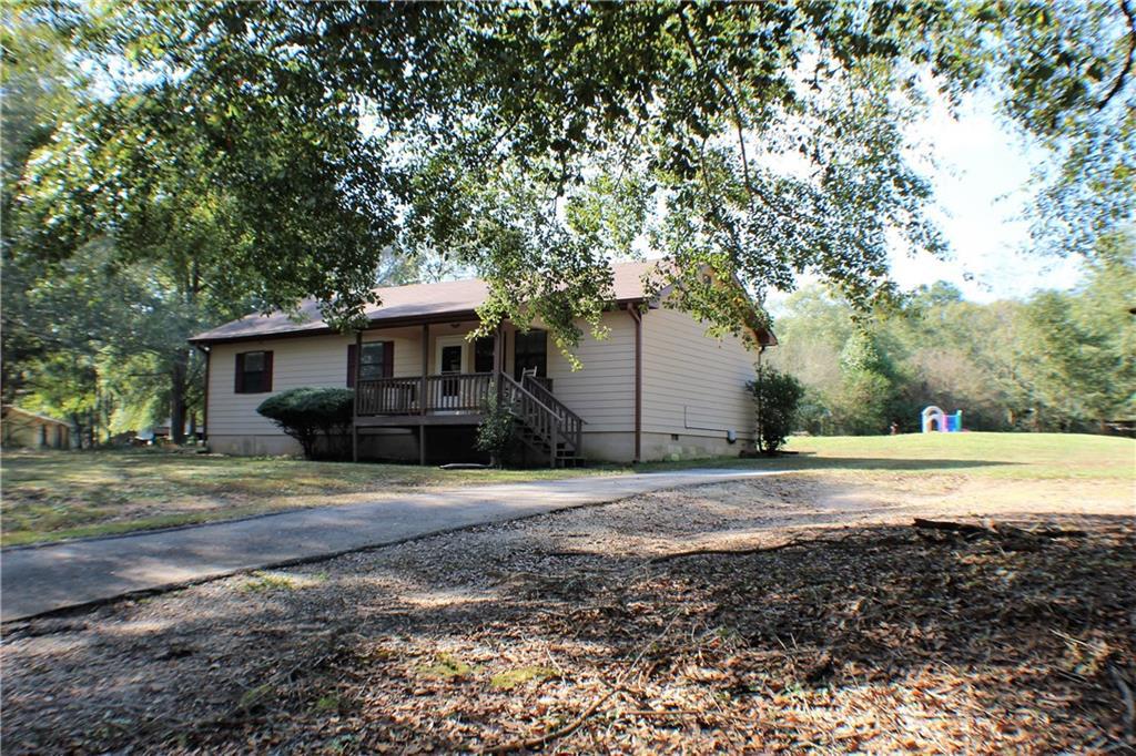 40 Creekwood Rd., Winder, GA 30680