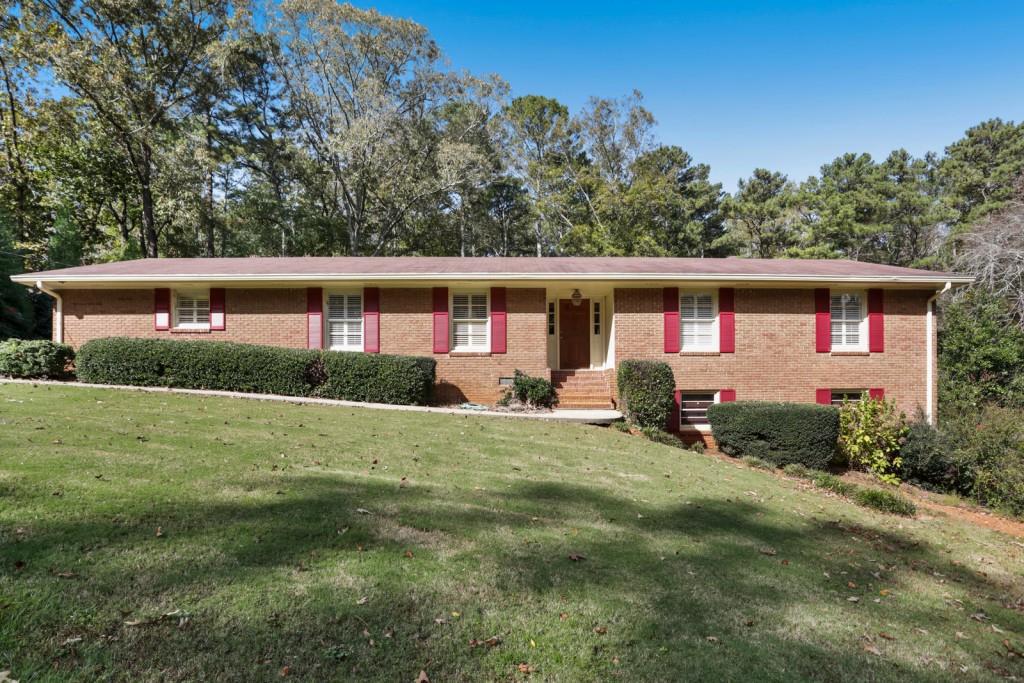 2118 Skytop Dr., Stone Mountain, GA 30087