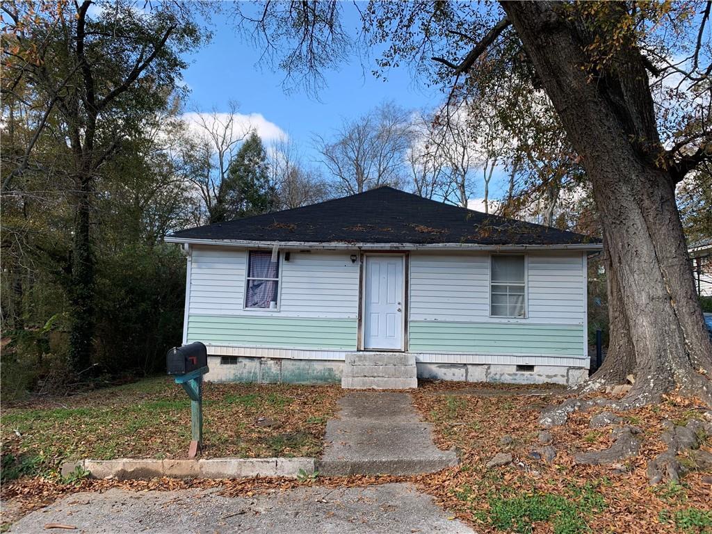 605 Elmwood St., Canton, GA 30114