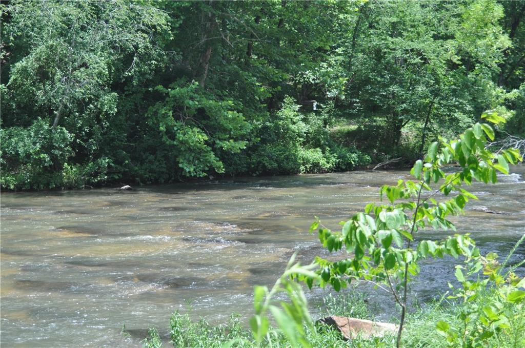 1742 Meadow Ln., Talking Rock, GA 30175
