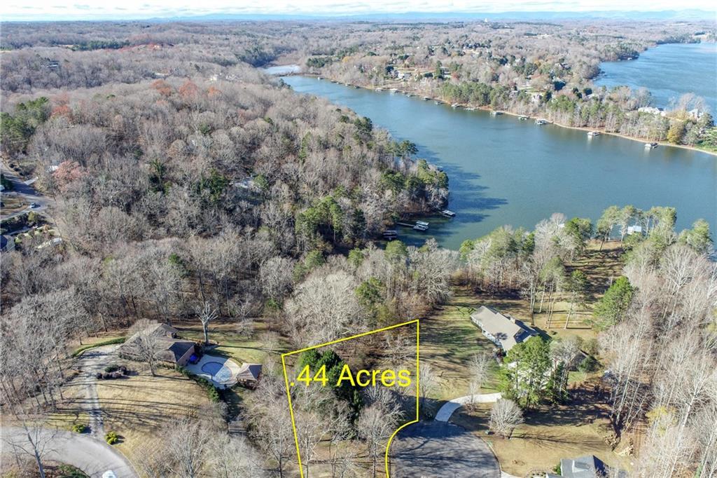 3909 Harbour View Ct., Gainesville, GA 30506