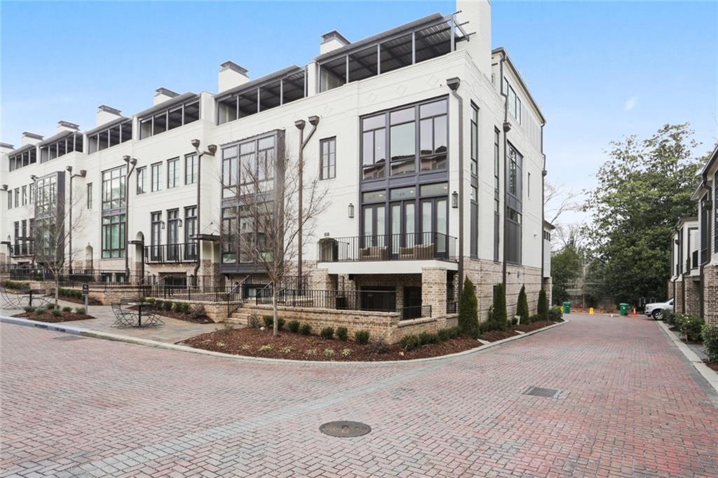 1074 Abington Ct., Brookhaven, GA 30319