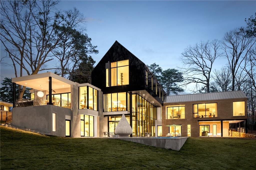 2716 Ridgewood Rd., Atlanta, GA 30327