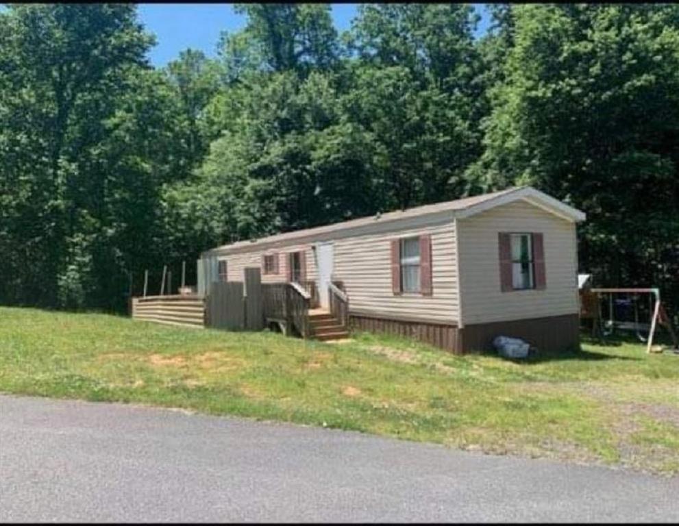 7460 Windy Oaks Dr., Gainesville, GA 30506