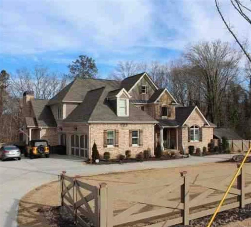 5859 Shadburn Ferry Rd., Buford, GA 30518