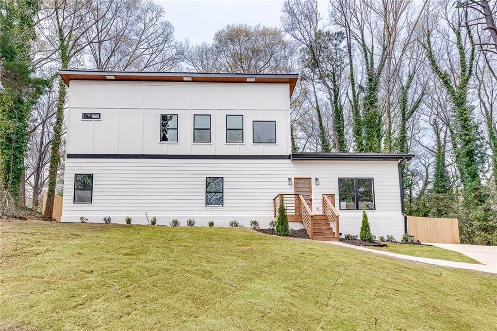 3040 Valley Circle Cir., Decatur, GA 30033