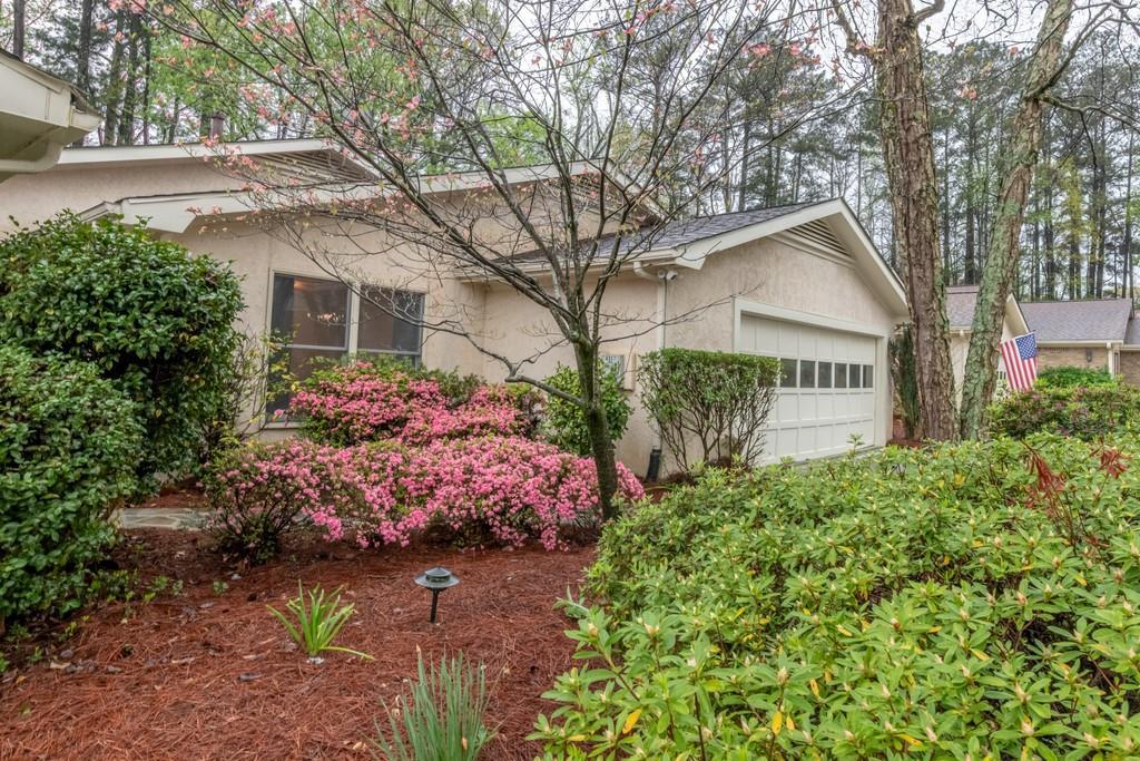 4317 Village Oaks Ln., Dunwoody, GA 30338
