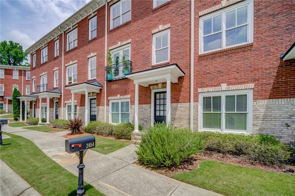2454 Dresden Parc Cir., Atlanta, GA 30345