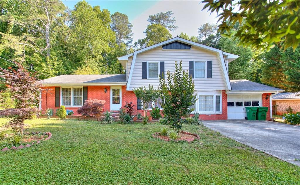 1381 Cedar Heights Dr., Stone Mountain, GA 30083