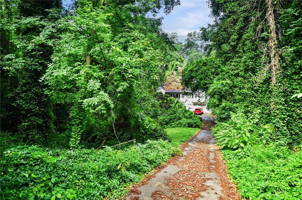 1066 Mcconnell Dr., Decatur, GA 30033