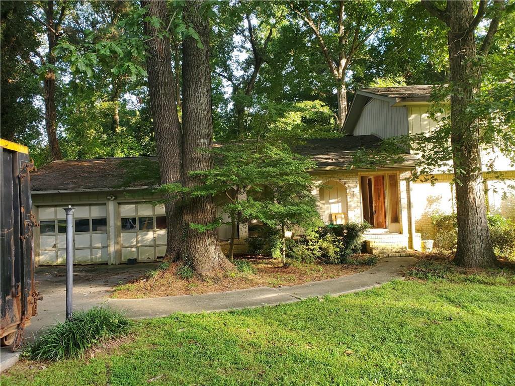 6818 Lockridge Dr., Atlanta, GA 30360