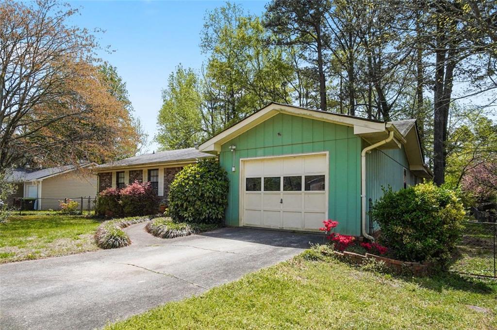 2955 Medina Dr., Jonesboro, GA 30236