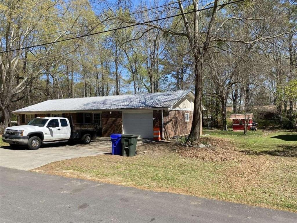 819 South Pine St., Conyers, GA 30012