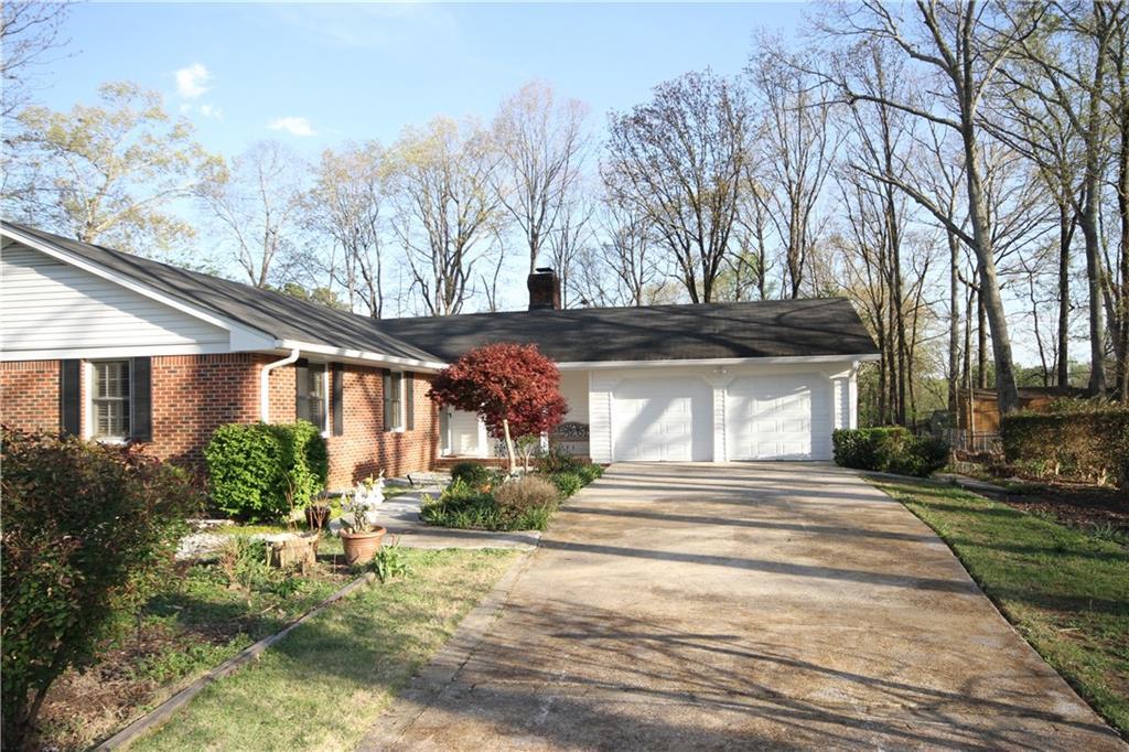 1051 Oak Grove Cir., Lawrenceville, GA 30043